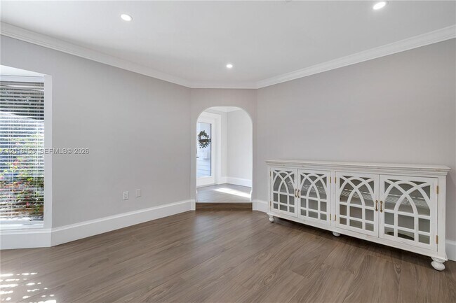 Building Photo - 2309 Desota Dr