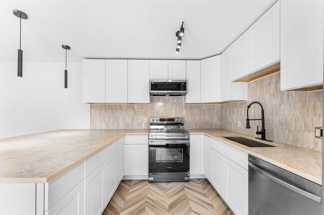 Building Photo - 3007 San Clara Dr