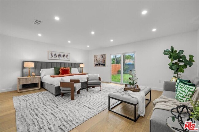 Building Photo - 5815 Saloma Ave