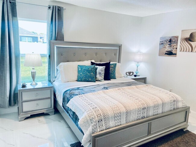 Building Photo - 479 SW Holden Terrace