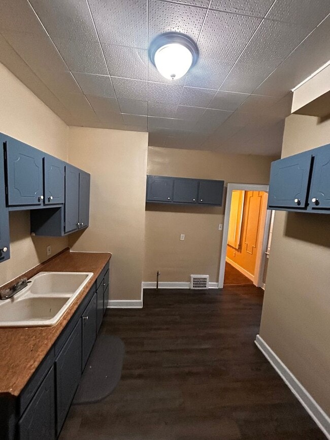 Building Photo - 3-bedroom located on Detroit's East side!