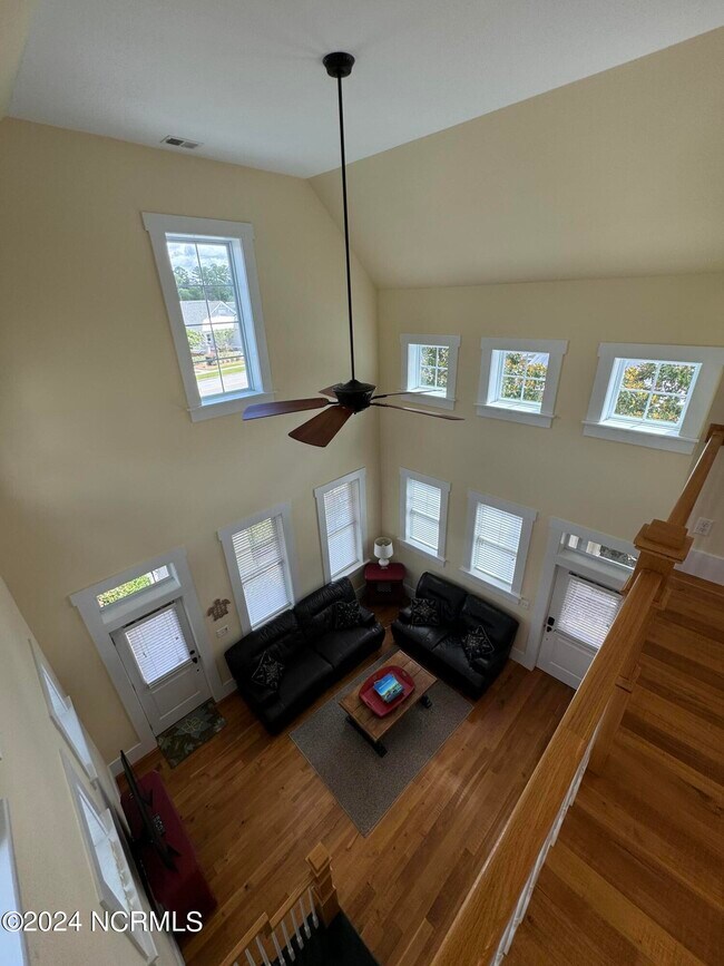 Building Photo - 819 Meadowsweet Ln