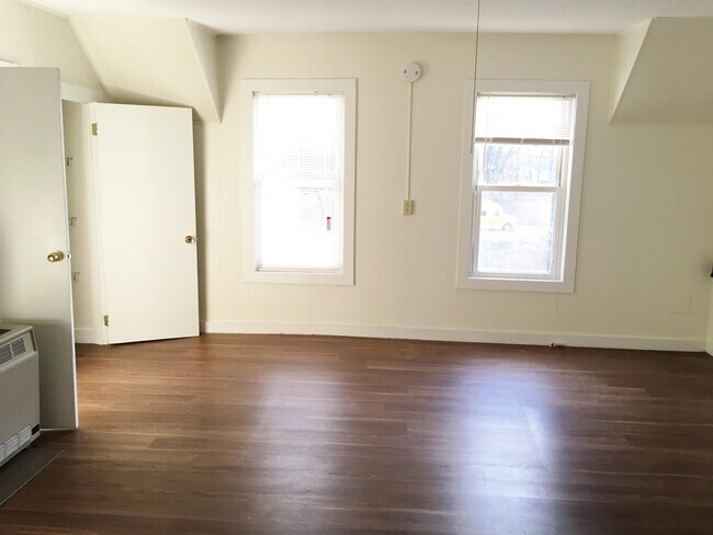 Building Photo - 239 Turner St