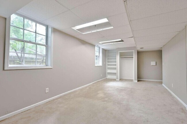 Building Photo - 4377 Vintage Ln