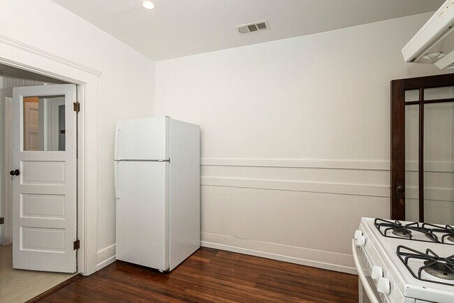 Building Photo - 1616 Bridge St