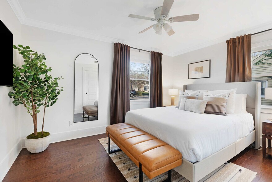 Building Photo - 1701 Neal Terrace