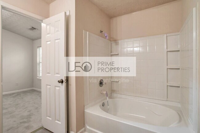 Building Photo - 2842 Vining Ridge Terrace