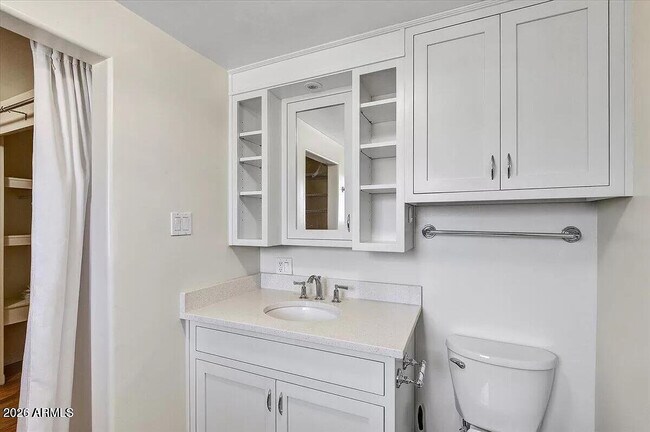 Building Photo - 6125 E Indian School Rd