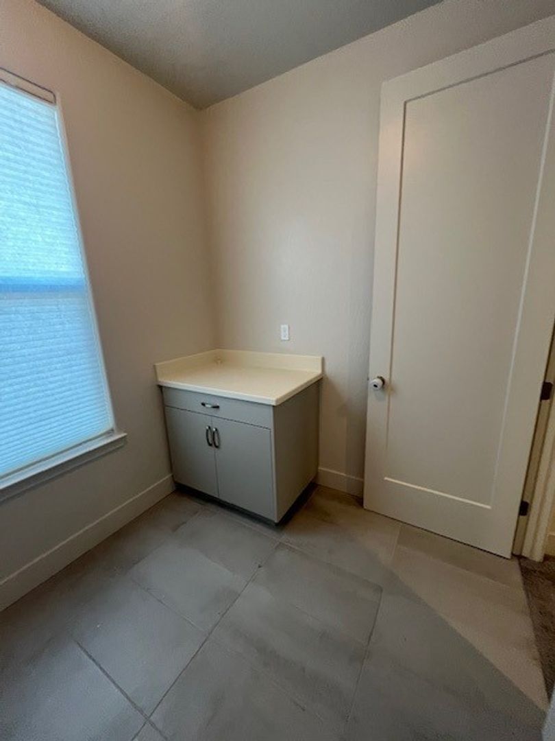 Building Photo - 4537 S Ernest St