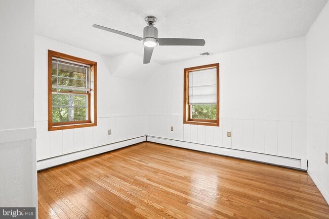 Building Photo - 2206 S Fern St