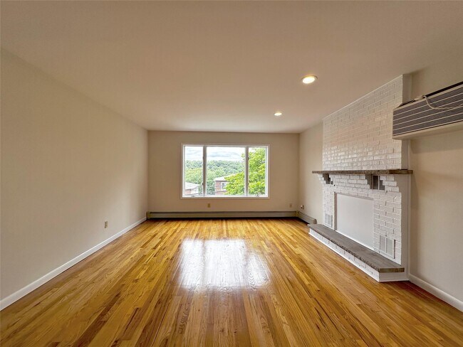 Primary Photo - 148 Bennett Ave