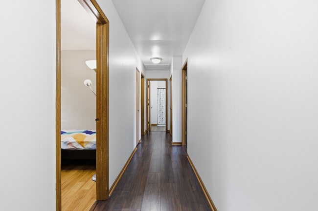 Building Photo - 1297 Woodlake Dr