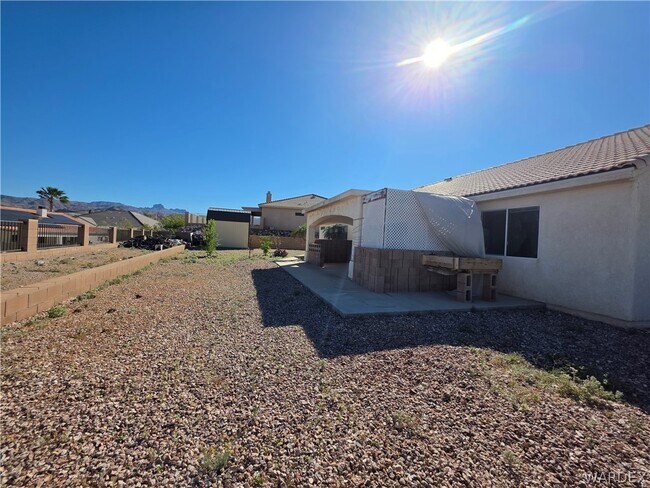 Building Photo - 3477 Sunlamp Dr