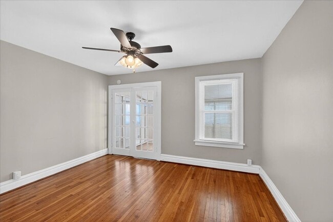 Building Photo - 1420 Bredell Ave