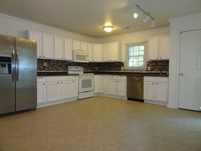Building Photo - 118H Chippenham Dr