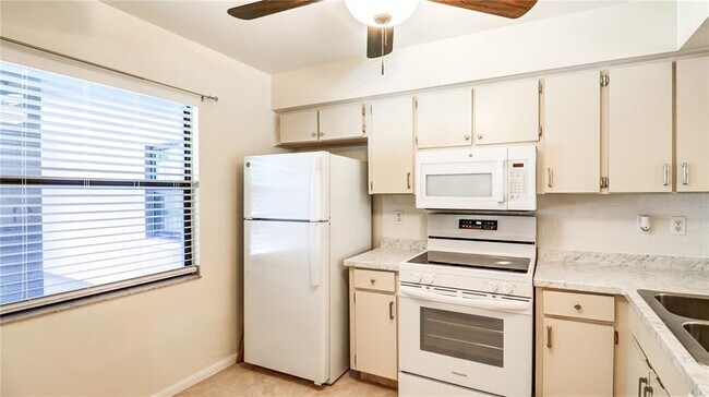 Building Photo - 3399 Mermoor Dr