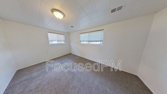 Building Photo - 4675 Holland St