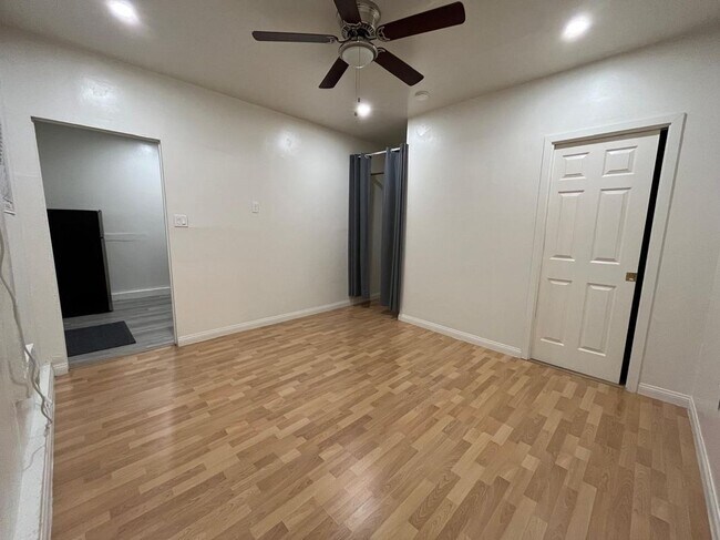 Building Photo - 2144 Bluehaven Ct