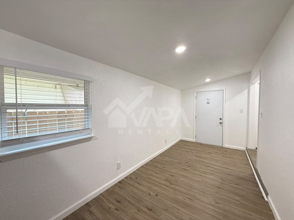 Building Photo - 1026 Flanders Ave