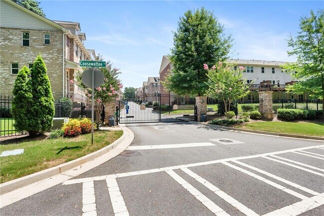Building Photo - 1363 Live Oak Ln