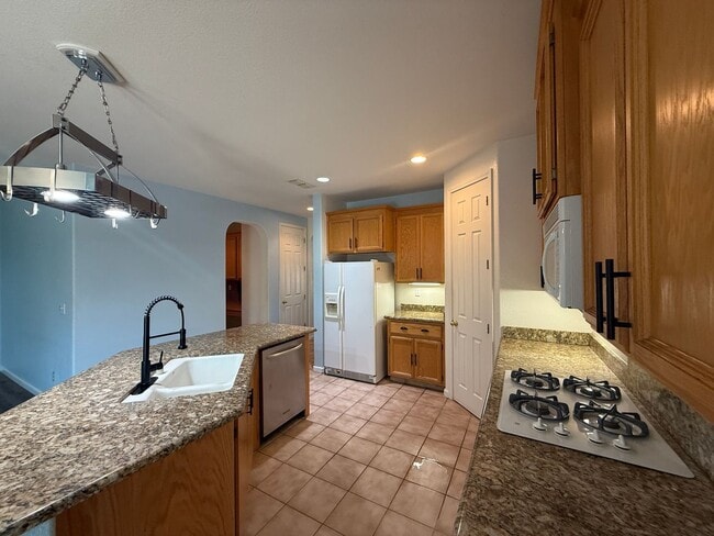 Building Photo - Single-story 3 bedroom, 2 bathroom, plus o...