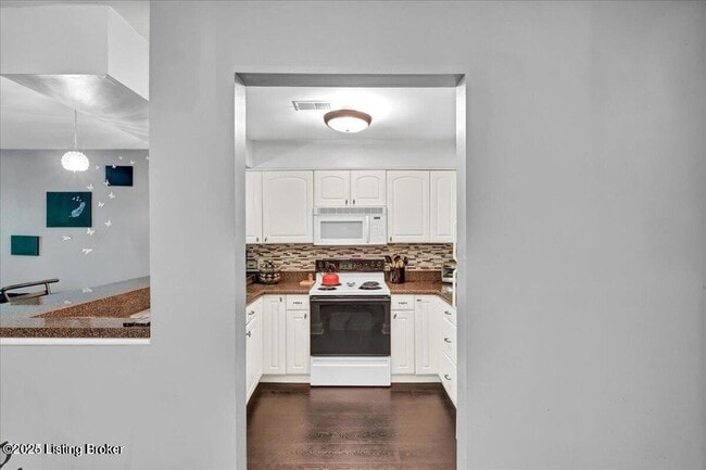 Building Photo - 44 Lake Ave