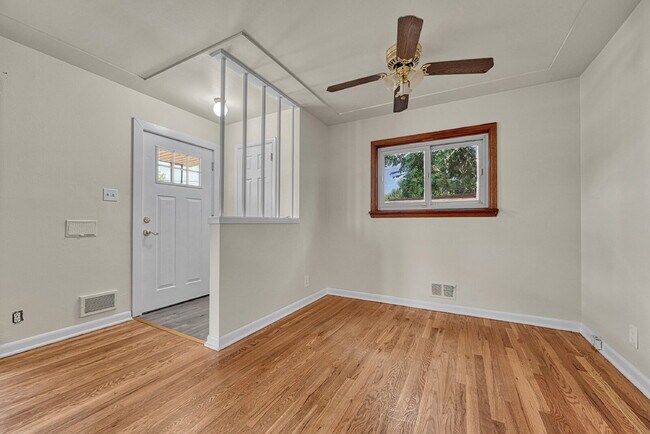 Building Photo - $2,595, 3-bed, 2-bath located in Denver.