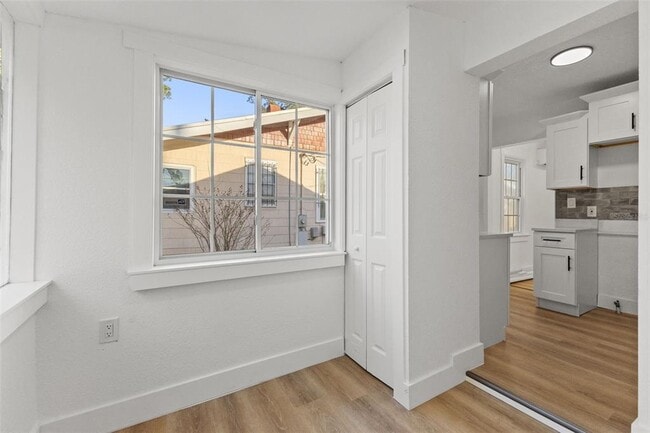 Building Photo - 2008 Oakwood Ave