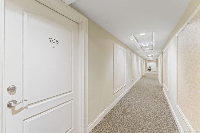 Building Photo - 461 Bank St