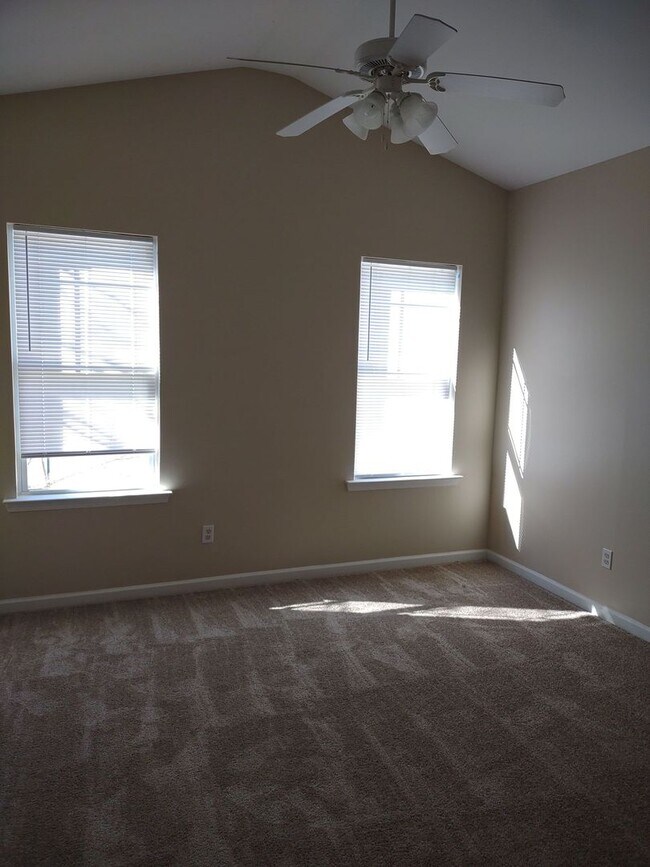 Building Photo - Lovely 3-Bedroom Home located near NCSU!