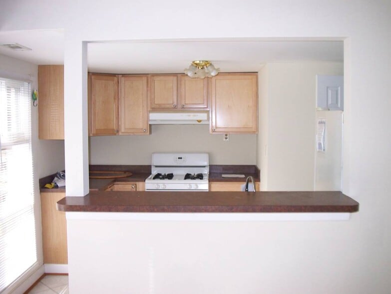 Kitchen - 4422 Forest Glen Ct