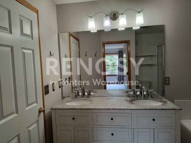 Building Photo - 4BD/2BA in Hopkins Available Now