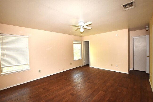 Building Photo - 904 Sagewood Trail