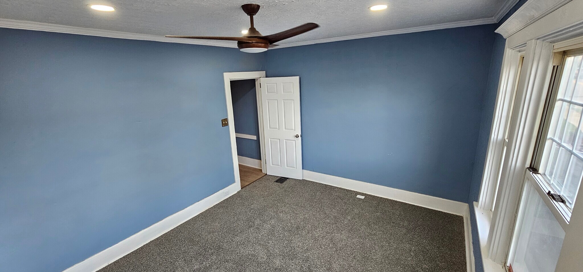 Building Photo - 313 Stratmore St