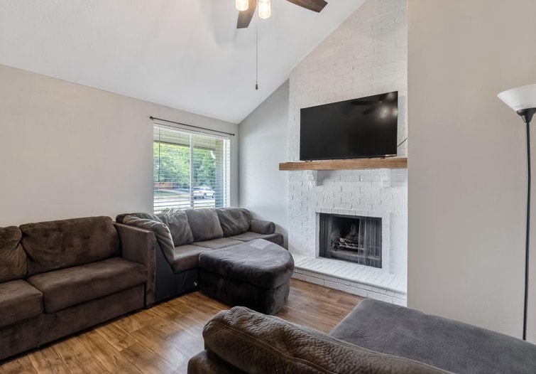 Building Photo - 2500 Fallcreek St