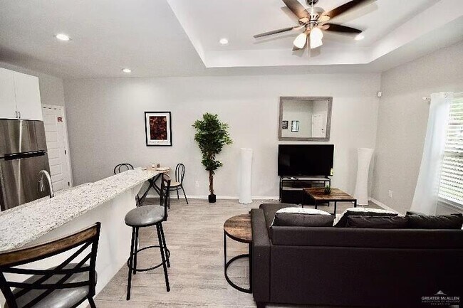 Building Photo - 13 West Dr