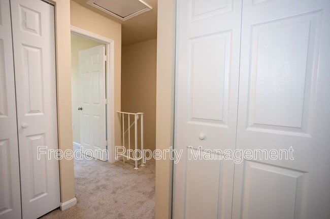 Building Photo - 10270 Cub Run Ct