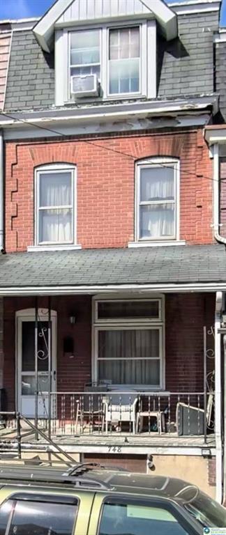 Building Photo - 748 S Hall St