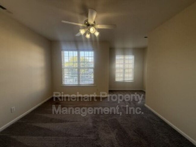 Building Photo - 2413 Woodridge Dr