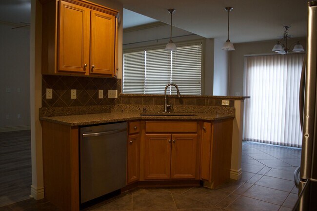 Building Photo - Marvelous 3 Bedroom House In Mill Creek Ma...