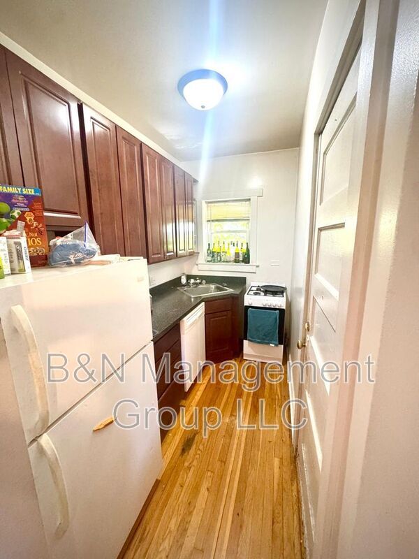 Building Photo - 1057 W Dakin St