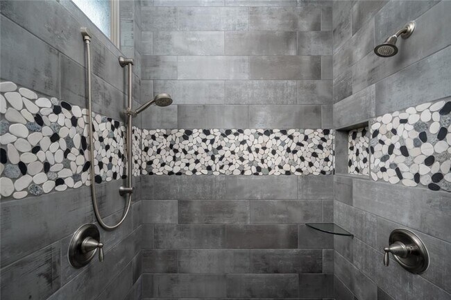 Building Photo - 16121 Golden Top Dr