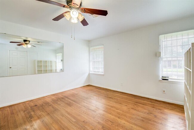 Building Photo - 3403 Linkwood Dr