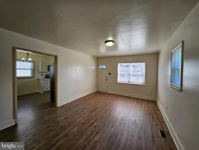 Building Photo - 729 Faulkner Ave