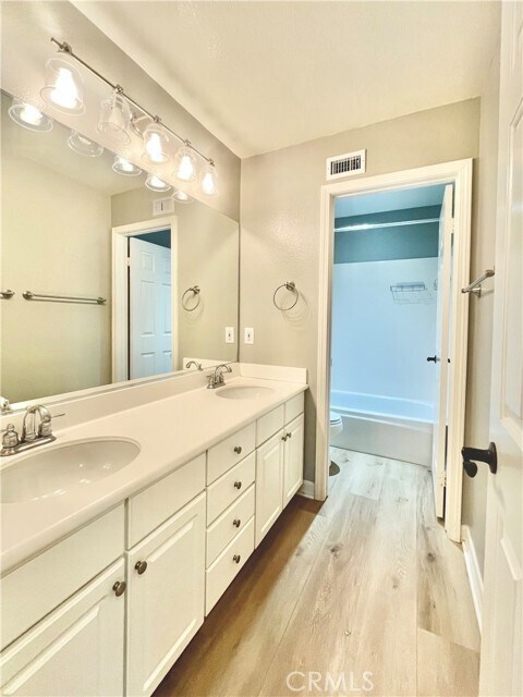 Building Photo - 25942 Clifton Pl