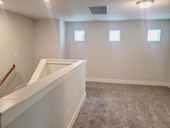Building Photo - Beautiful SFH Available For Rent! Located ...