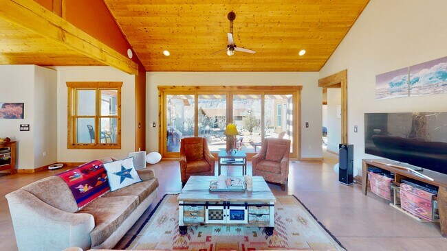 Building Photo - Luxurious and comfortable living experience