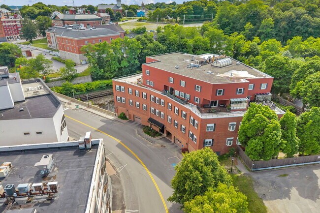 Building Photo - Luxury Condo for Rent – Franklin Place, Bangor