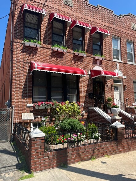 1931 built - 649 Winthrop St