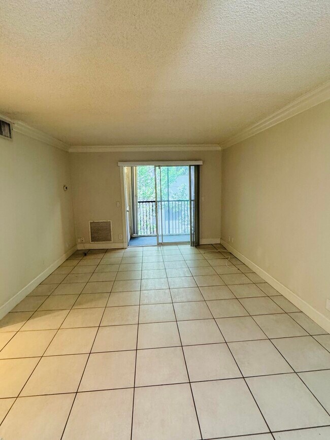 Building Photo - 1527 S Flagler Dr